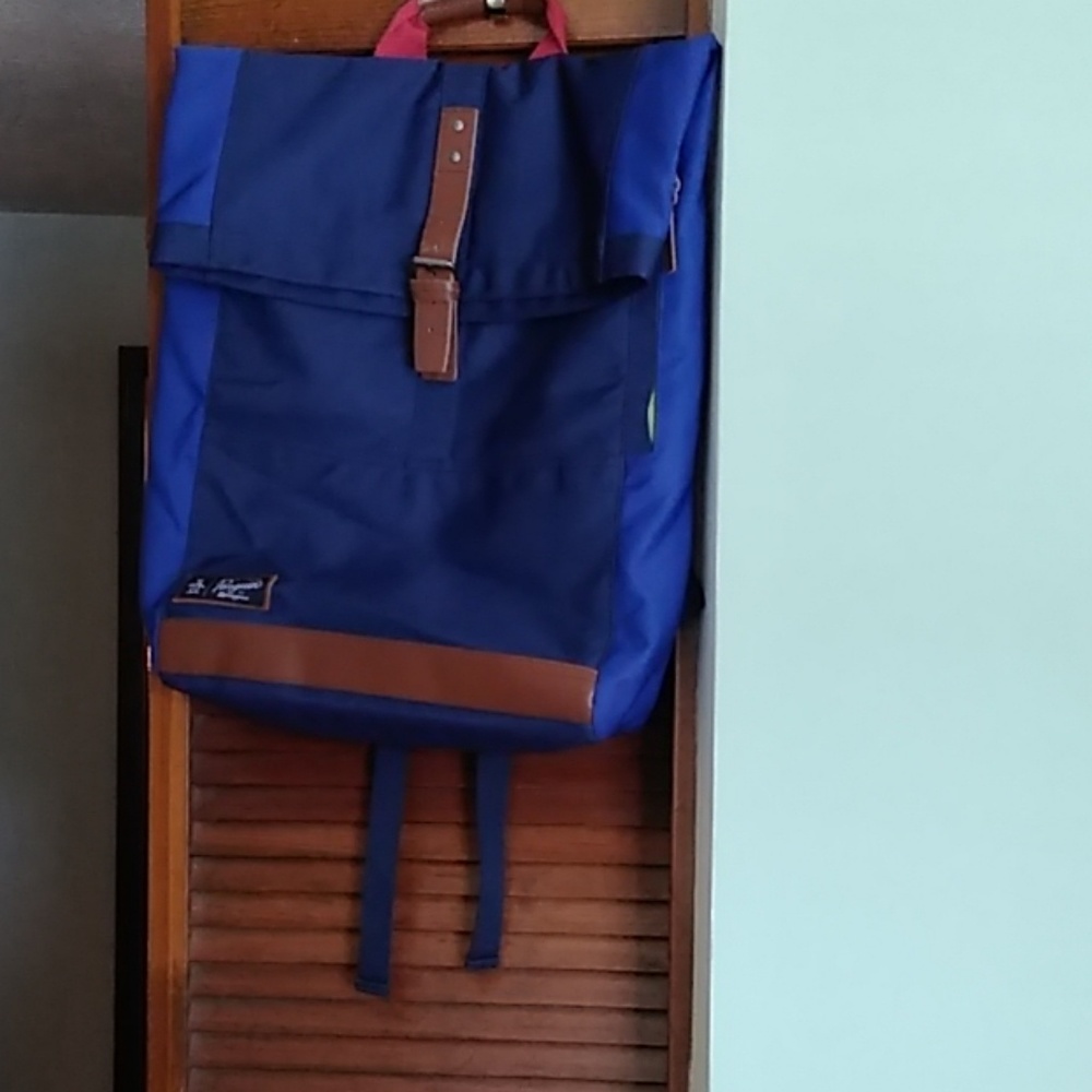 18 by 17 inch Penguin Back Bag